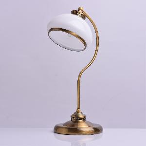 Настольная лампа с плафоном Chiaro Аманда 481031301