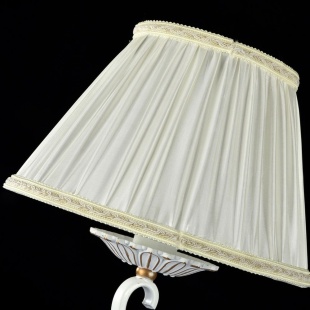 Настольная лампа с абажуром Maytoni Elina ARM222-11-G